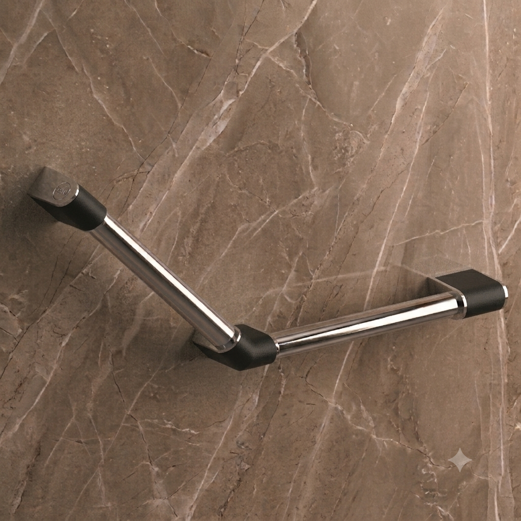 Barre d’appui Onyx 2 AKW coudée à 135 degrés avec finition chromée et caches noirs, installée sur un mur effet marbre brun.