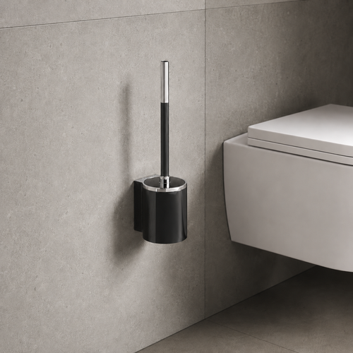 Brosse WC murale Onyx noire AKW avec support suspendu à côté des toilettes.
