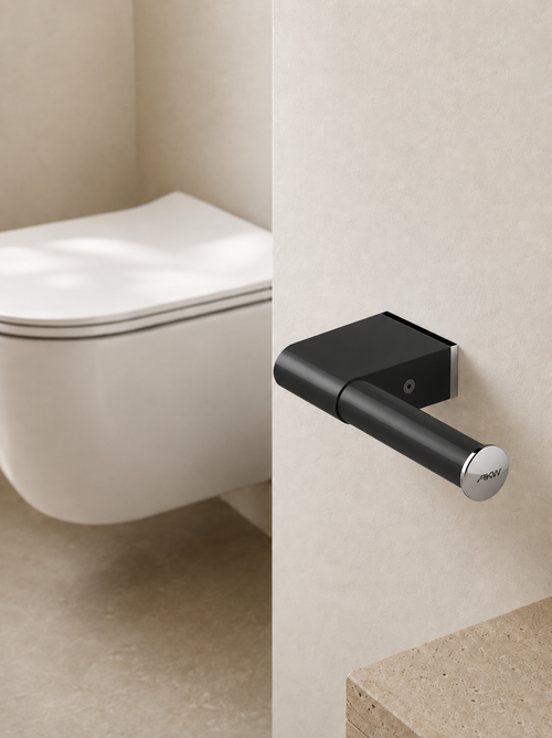 Porte-rouleau de papier toilette Onyx noir AKW installé à côté d’un WC.