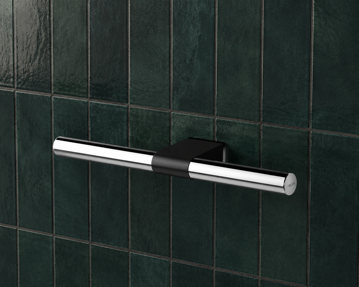 Porte-serviettes Onyx noir AKW fixé au mur dans une salle de bains contemporaine.