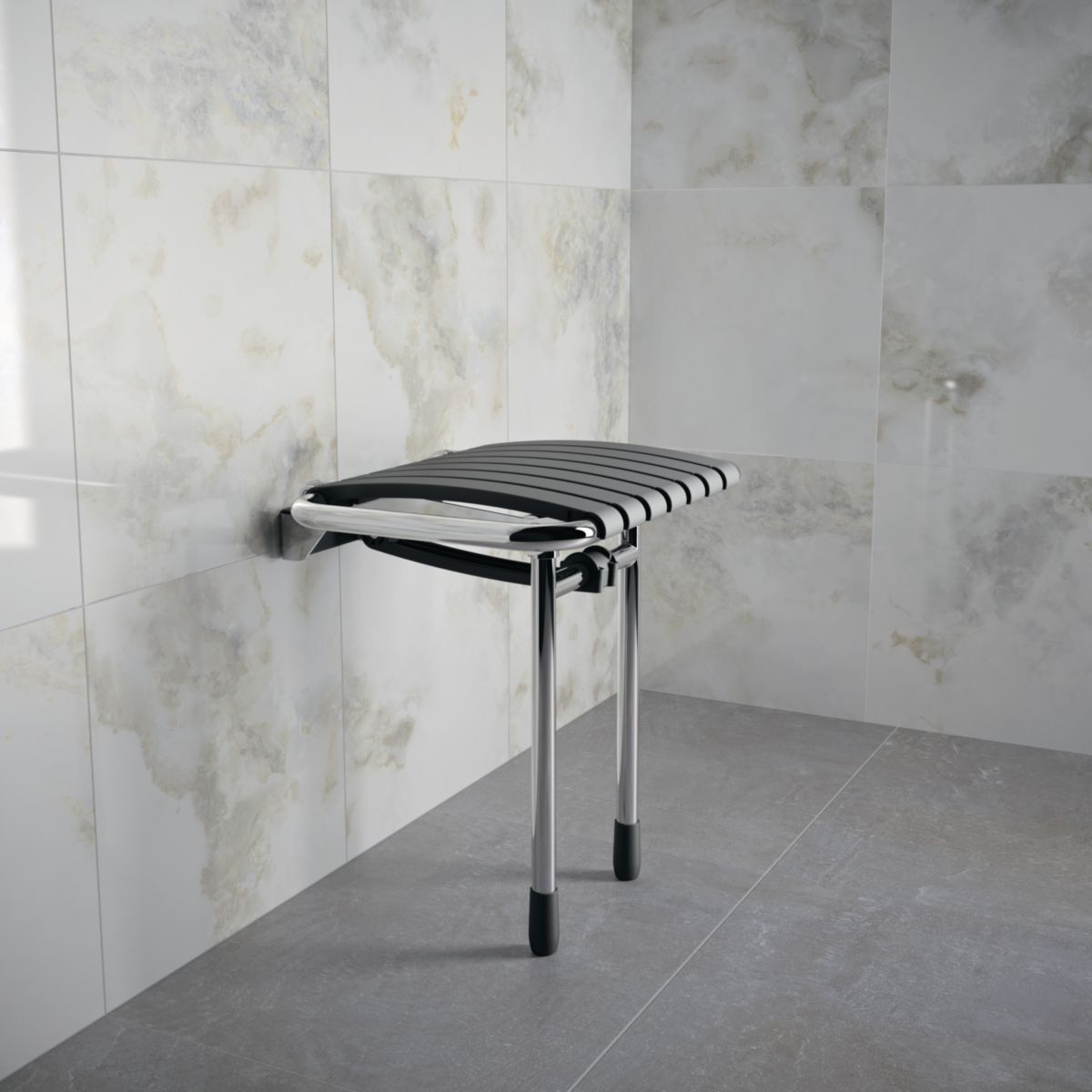 Siège de douche Bama gris AKW avec assise relevable à lattes et pieds de soutien.