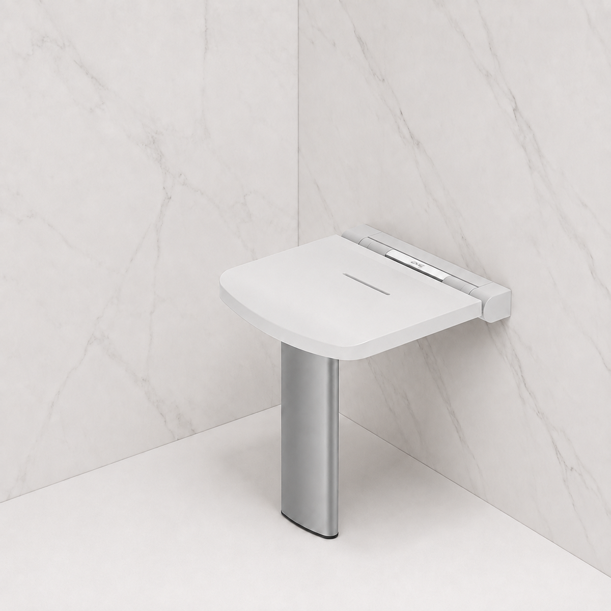Siège de douche Onyx compact blanc AKW avec assise relevable pour douche accessible PMR.