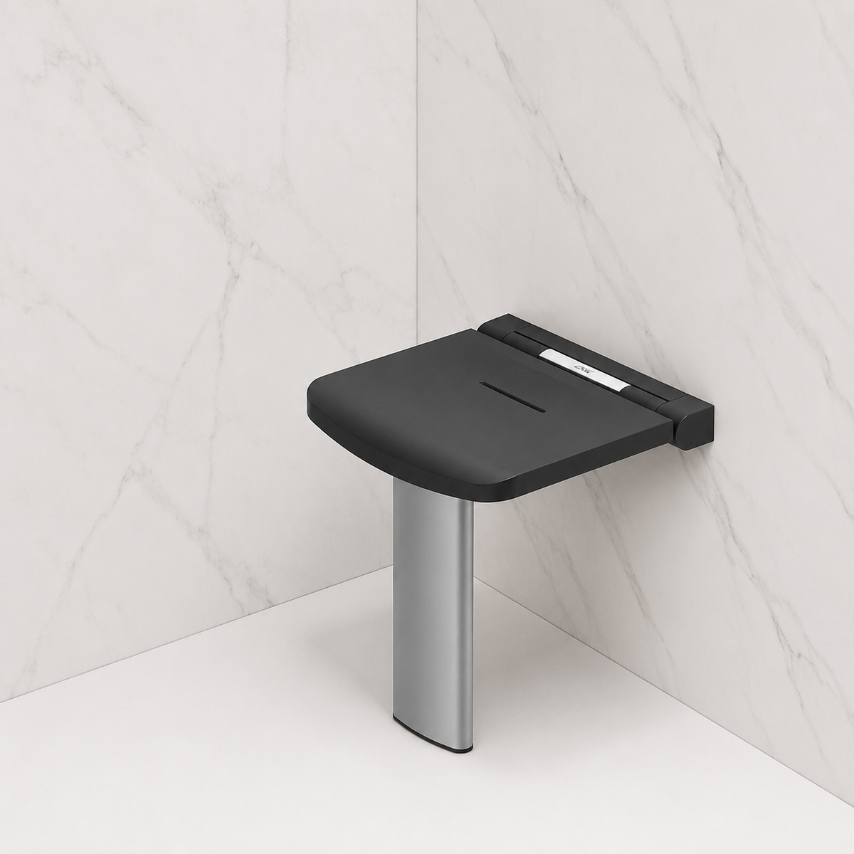 Siège de douche Onyx compact noir AKW avec assise relevable pour douche accessible PMR.