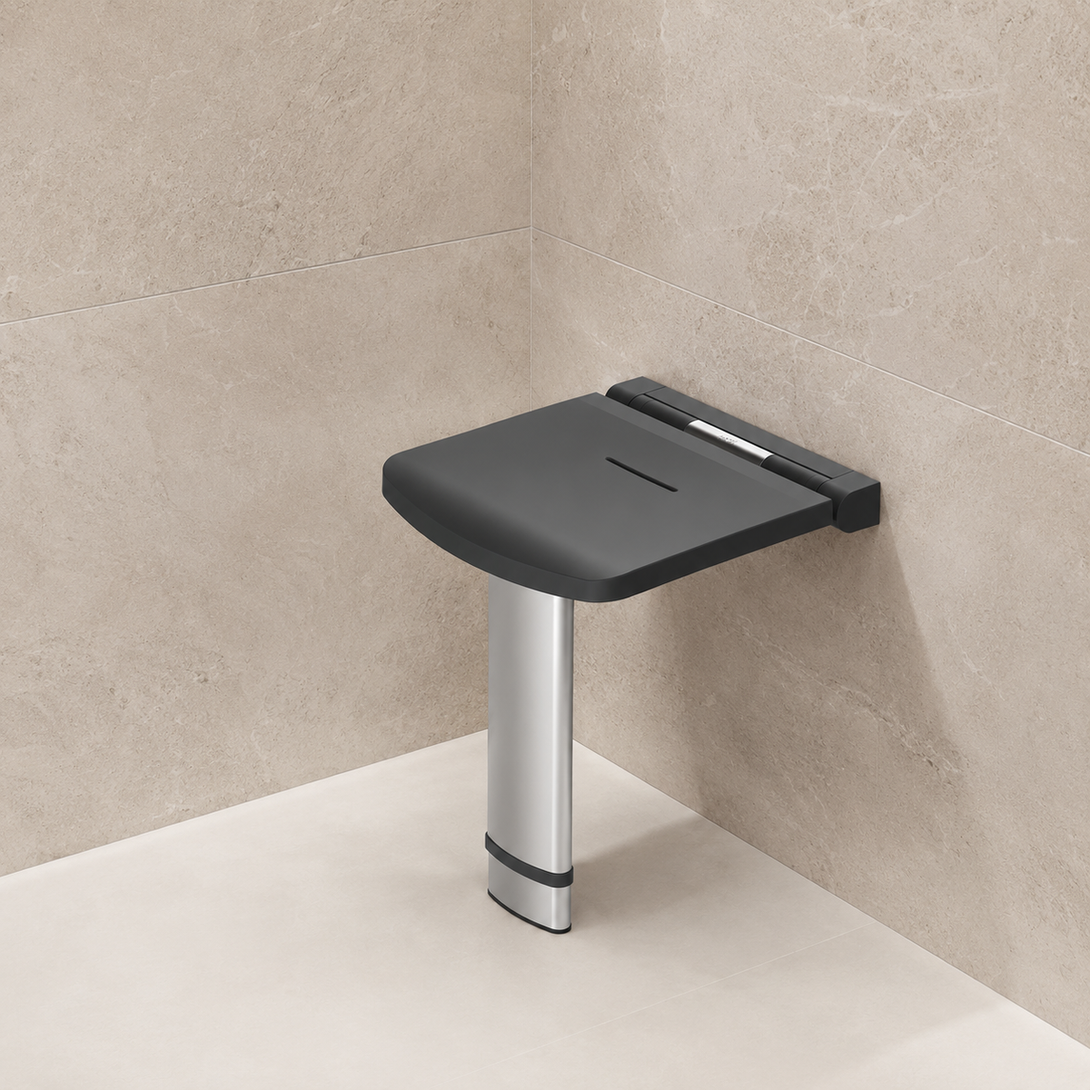 Siège de douche Onyx noir AKW avec pied réglable et assise relevable pour salle de bains PMR.
