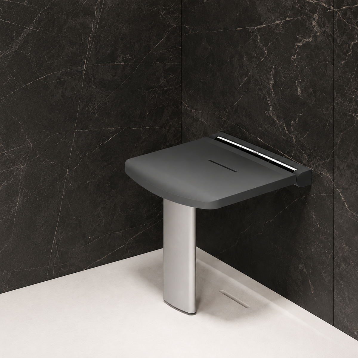Siège de douche Onyx standard noir AKW à fixation murale pour salle de bains accessible PMR.